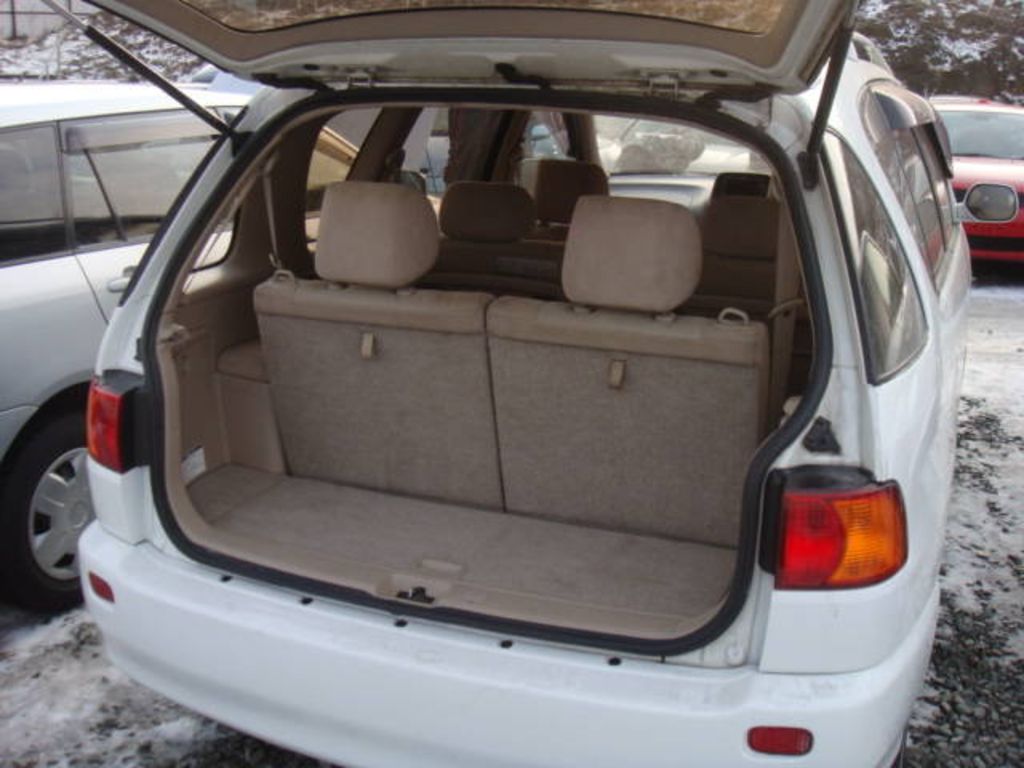2000 Toyota Ipsum