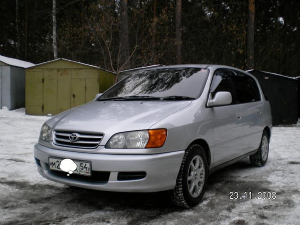 2000 Toyota Ipsum