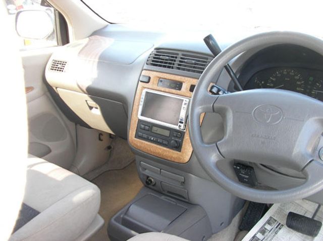 2000 Toyota Ipsum