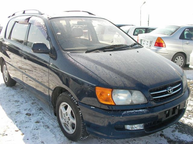 2000 Toyota Ipsum