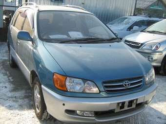 2000 Toyota Ipsum