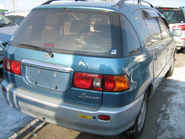 2000 Toyota Ipsum