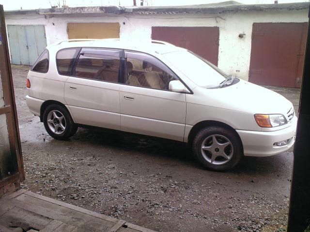 2000 Toyota Ipsum