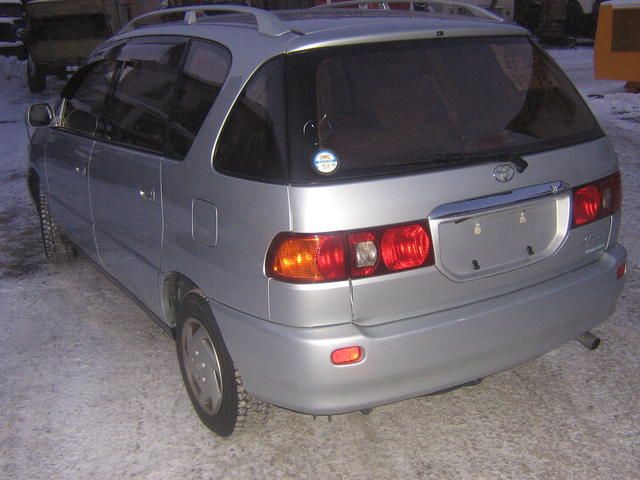 2000 Toyota Ipsum
