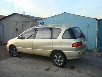 2000 Toyota Ipsum