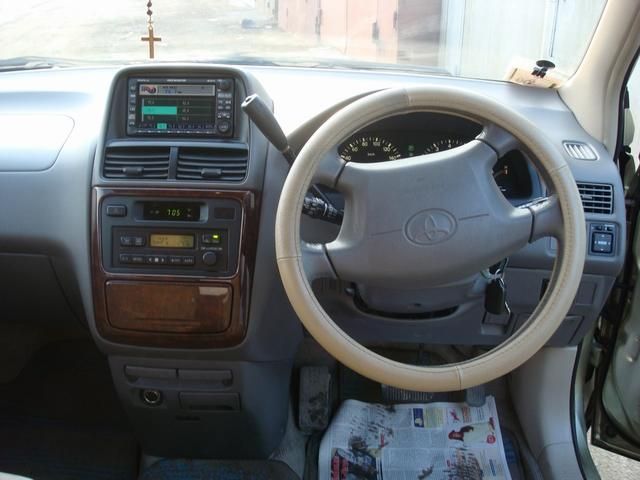 2000 Toyota Ipsum