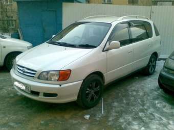 2000 Toyota Ipsum