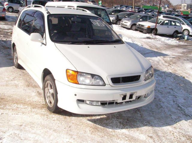 2000 Toyota Ipsum