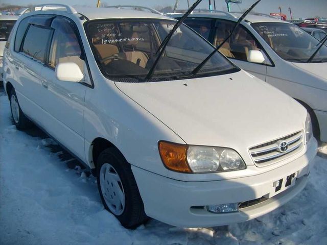 2000 Toyota Ipsum