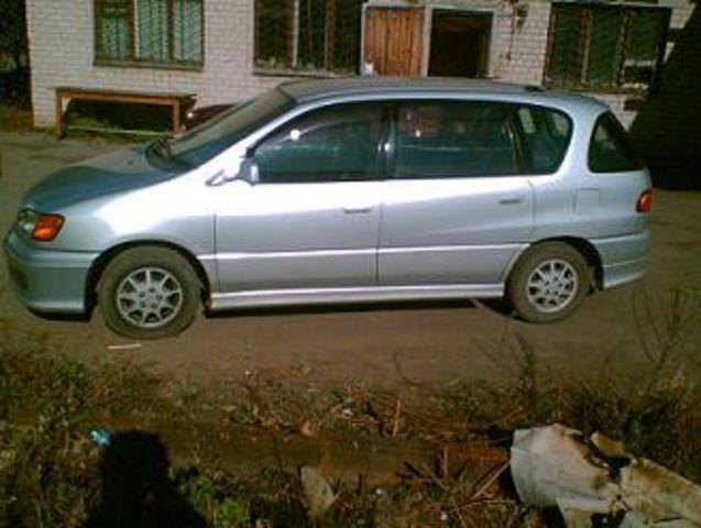 2000 Toyota Ipsum