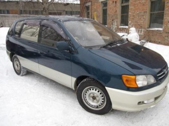 2000 Toyota Ipsum