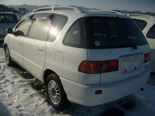 2000 Toyota Ipsum