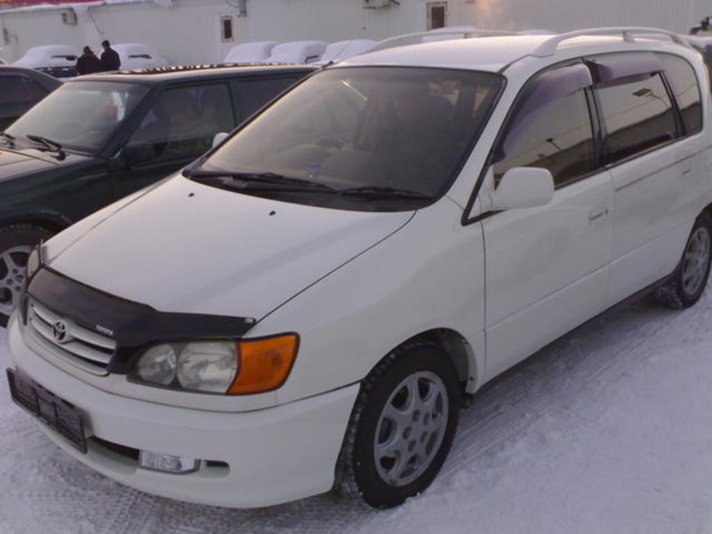 2000 Toyota Ipsum
