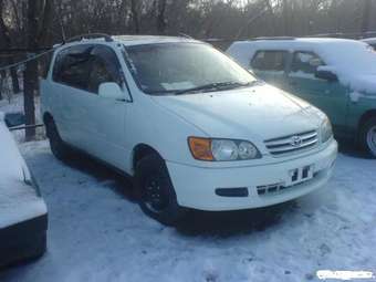 2000 Toyota Ipsum