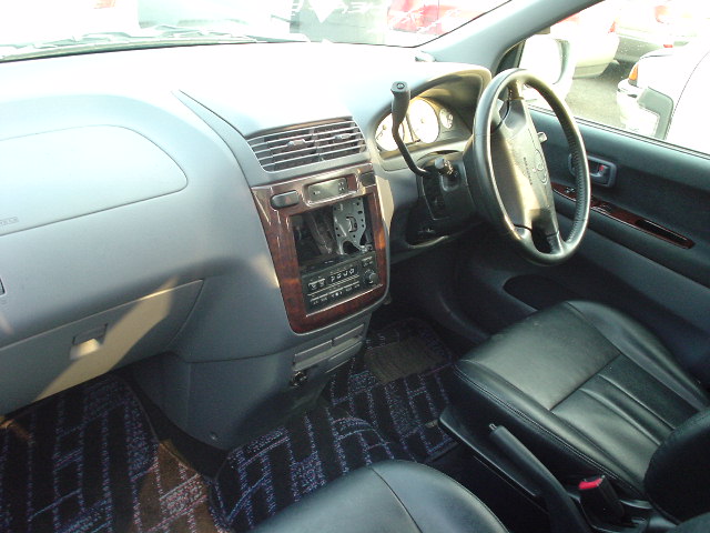 2000 Toyota Ipsum Pictures