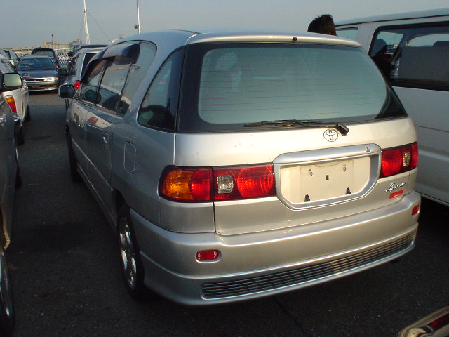 2000 Toyota Ipsum Pictures