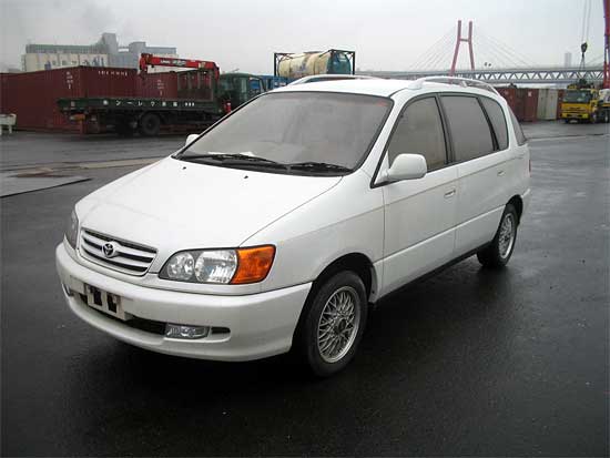 2000 Toyota Ipsum Pictures