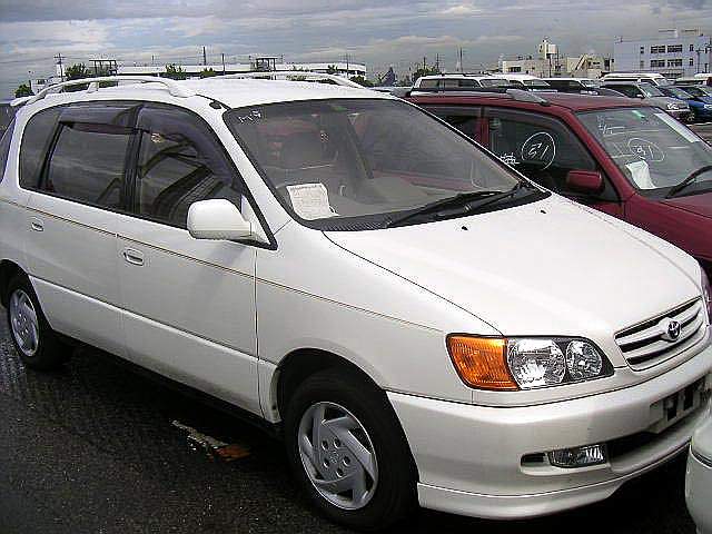 2000 Toyota Ipsum Photos