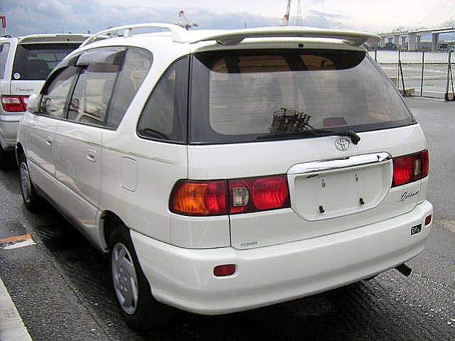 2000 Toyota Ipsum Photos