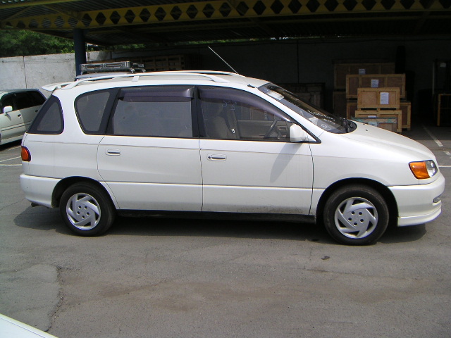 2000 Toyota Ipsum Photos
