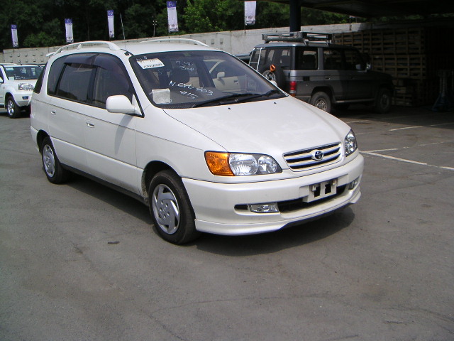 2000 Toyota Ipsum Pictures