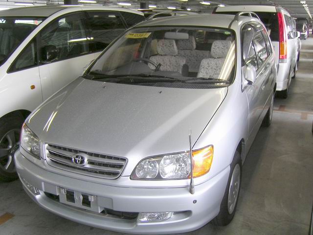 2000 Toyota Ipsum Pictures