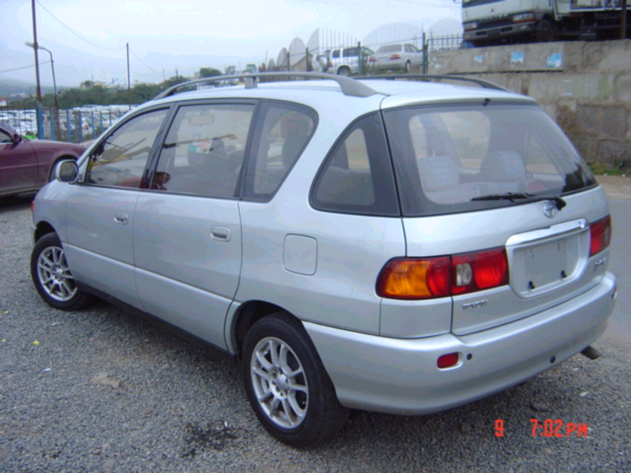 2000 Toyota Ipsum Photos