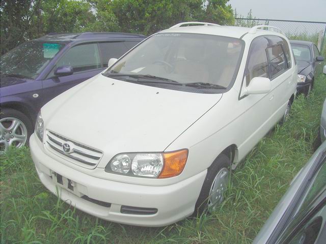 2000 Toyota Ipsum Photos