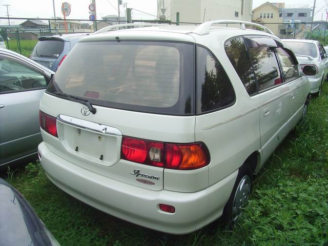 2000 Toyota Ipsum Pictures