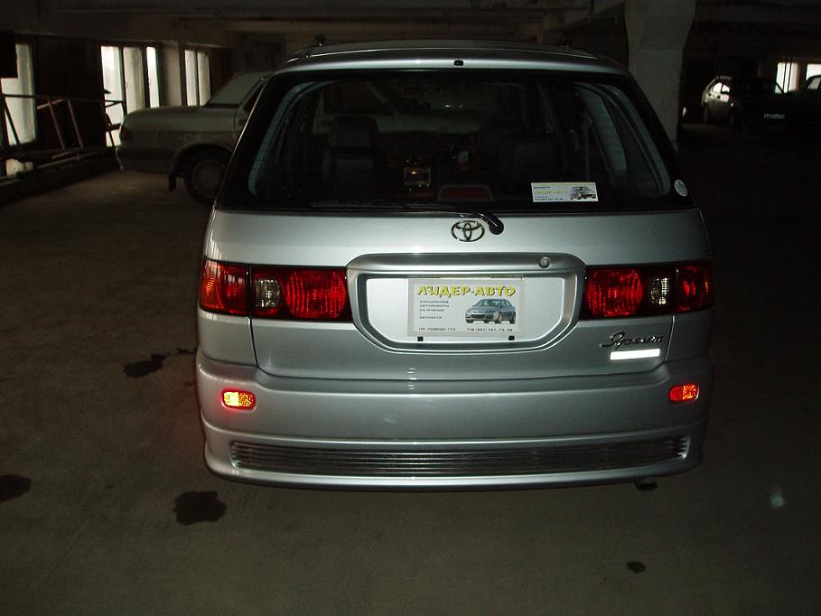 2000 Toyota Ipsum Pictures