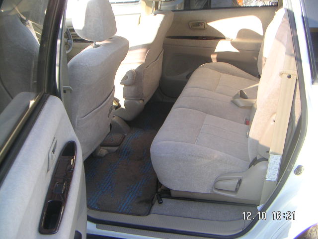 2000 Toyota Ipsum Pictures