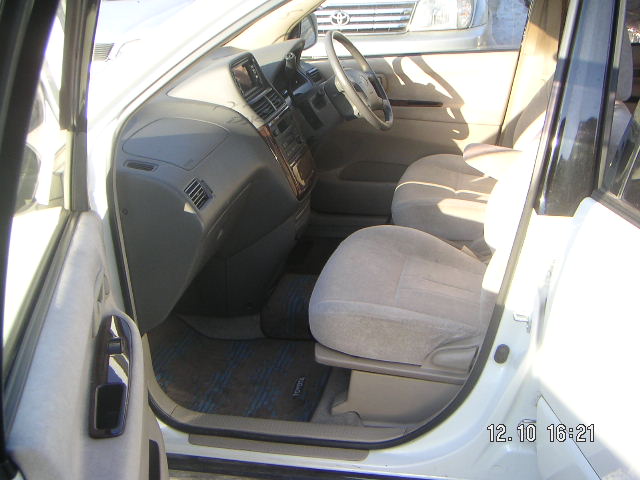2000 Toyota Ipsum Photos