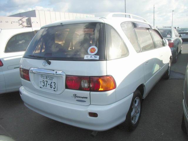 2000 Toyota Ipsum Pictures
