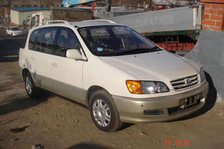 2000 Toyota Ipsum Pictures