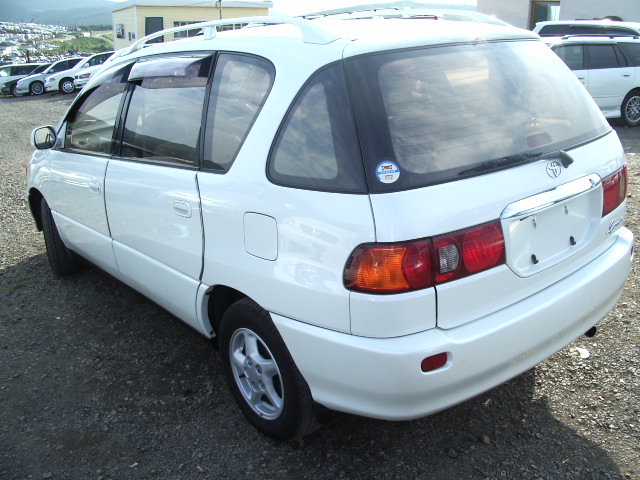 2000 Toyota Ipsum Photos