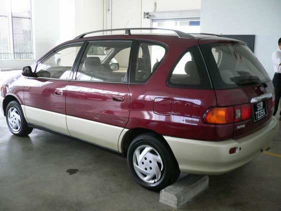 2000 Toyota Ipsum Photos