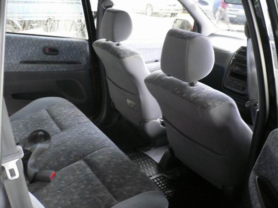 2000 Toyota Ipsum Photos