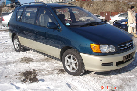 2000 Toyota Ipsum Pictures