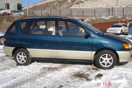 2000 Toyota Ipsum Photos