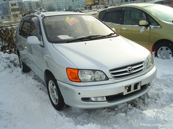 2000 Toyota Ipsum