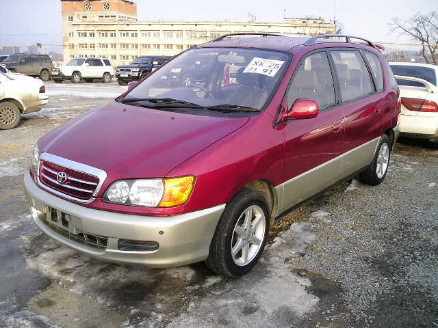 2000 Toyota Ipsum Pictures