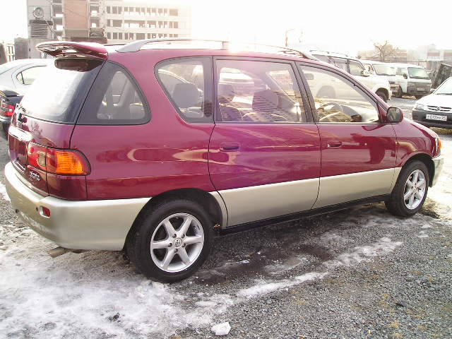2000 Toyota Ipsum Photos