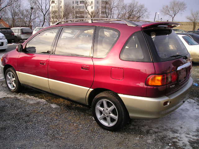 2000 Toyota Ipsum Pictures