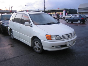 2000 Toyota Ipsum