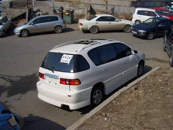 2000 Toyota Ipsum Photos