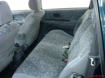 2000 Toyota Ipsum Pictures