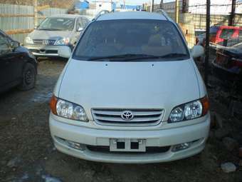 2000 Toyota Ipsum Photos