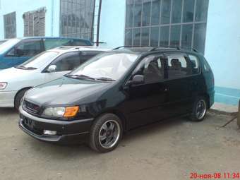 2000 Toyota Ipsum Pictures