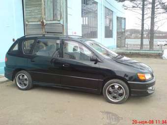 2000 Toyota Ipsum Photos