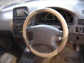 2000 Toyota Ipsum Pictures